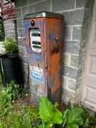 Vintage Gulf fuel pump