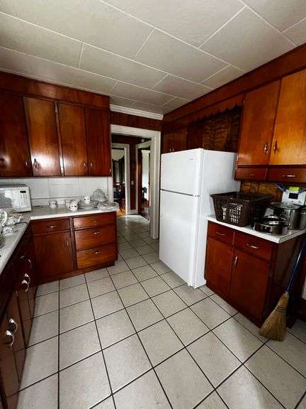 DO NOT BID - Interior Photos