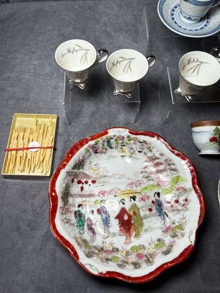 Asian porcelain group