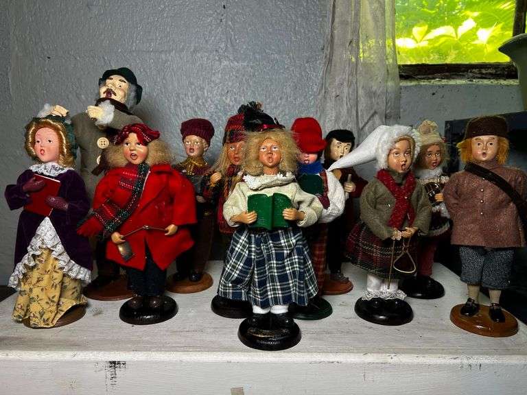 Christmas caroler figurines