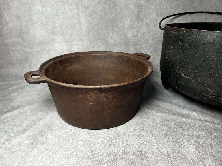 2 cast iron pots
