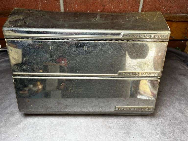 Retro kitchen paper dispenser