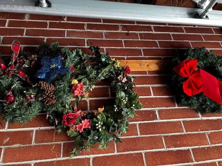 Group of artificial wreathes
