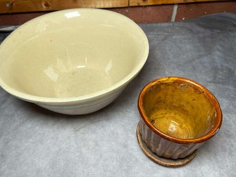 McCoy 10” mixing bowl and planter