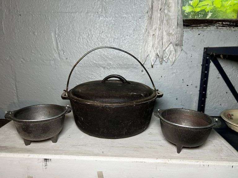 Cast metal Dutch pot and 2 salsa pots