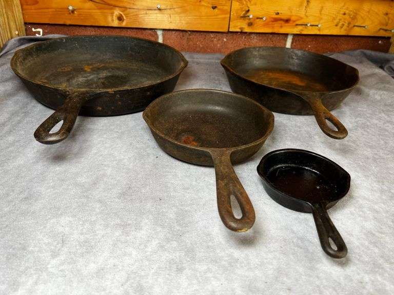 4 cast iron skillets