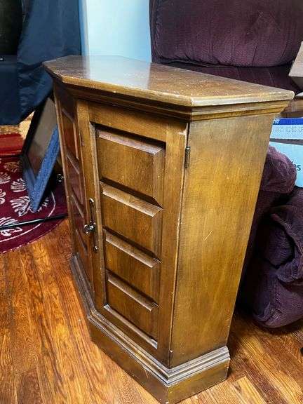 Wooden console cabinet