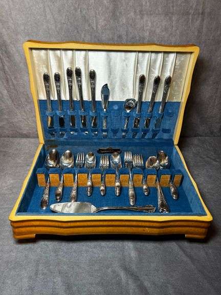 Silver plated Wallace utensil set