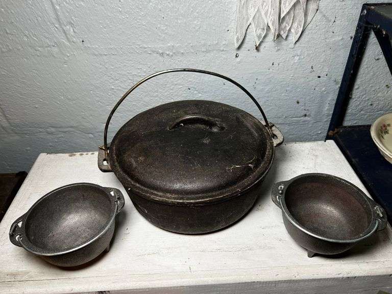 Cast metal Dutch pot and 2 salsa pots