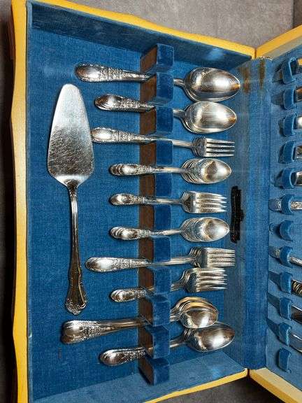 Silver plated Wallace utensil set