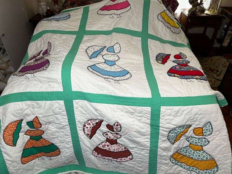 Full size machine stitched quilt