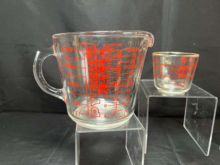 3 vintage Pyrex measuring cups