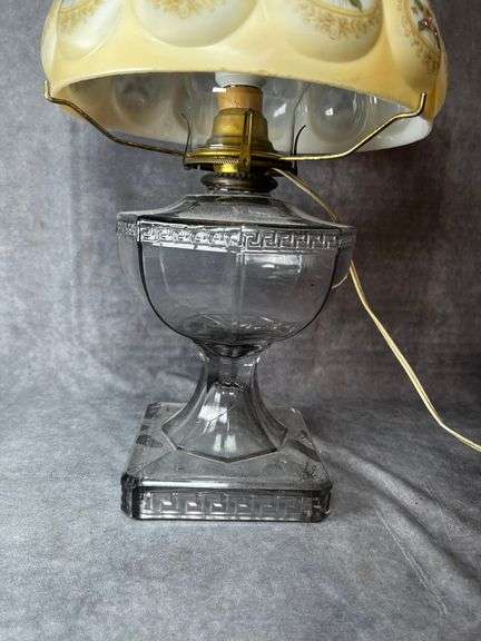 Gone with the wind style parlor lamp