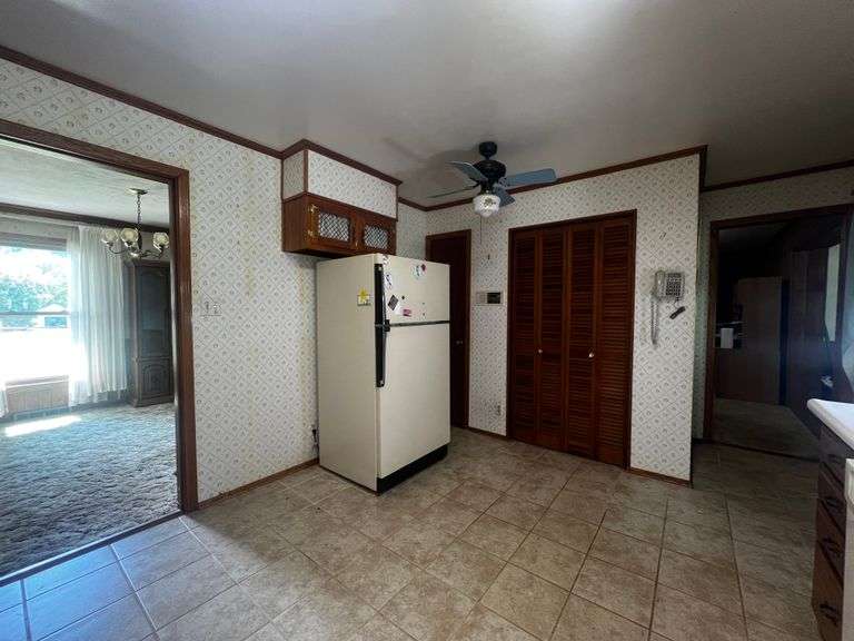 DO NOT BID - Interior Photos