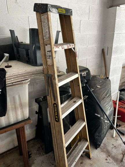 Stanley 6 ft ladder