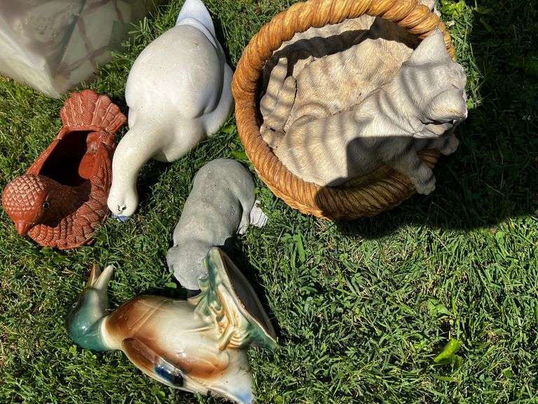 Ceramic and porcelain animals