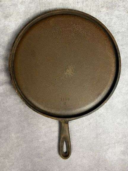 WagnerWare 1109 E cast iron griddle