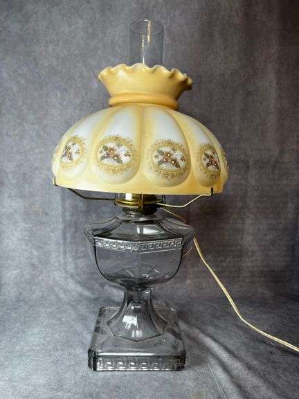 Gone with the wind style parlor lamp