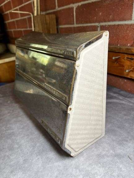 Retro kitchen paper dispenser