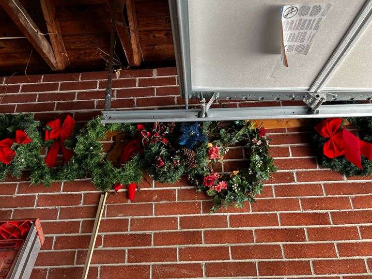 Group of artificial wreathes
