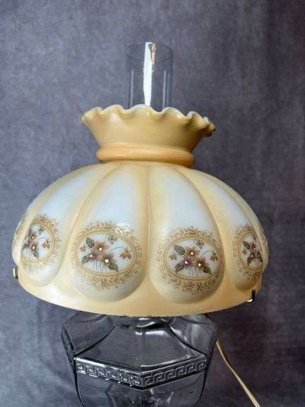 Gone with the wind style parlor lamp
