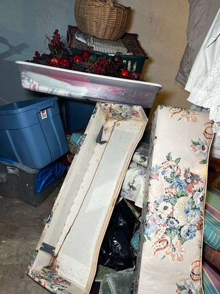 Linens, throw rugs, decor and more