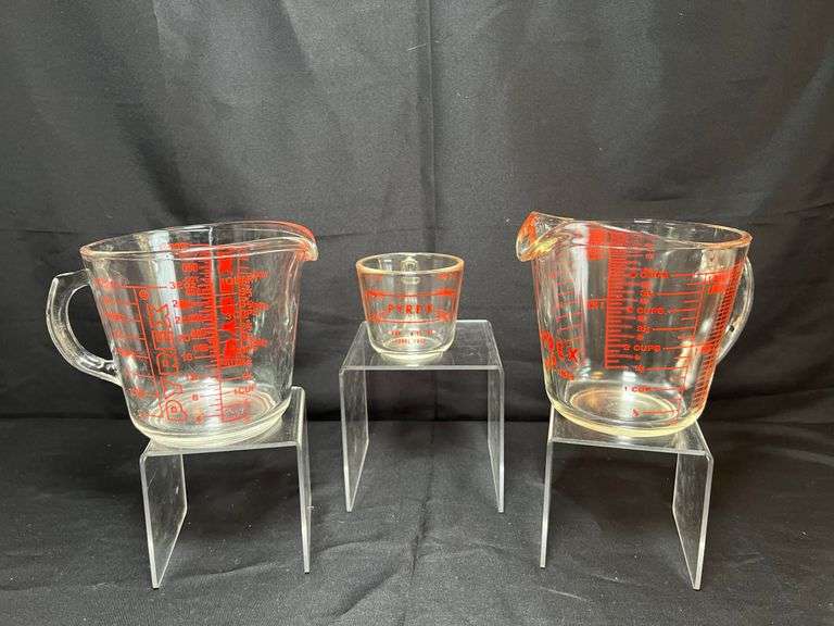 3 vintage Pyrex measuring cups