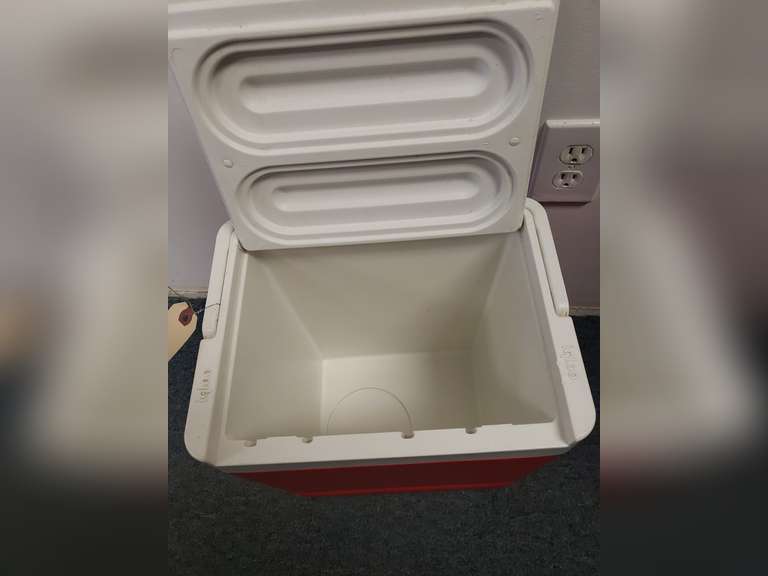 Legend Igloo cooler, 24 cans