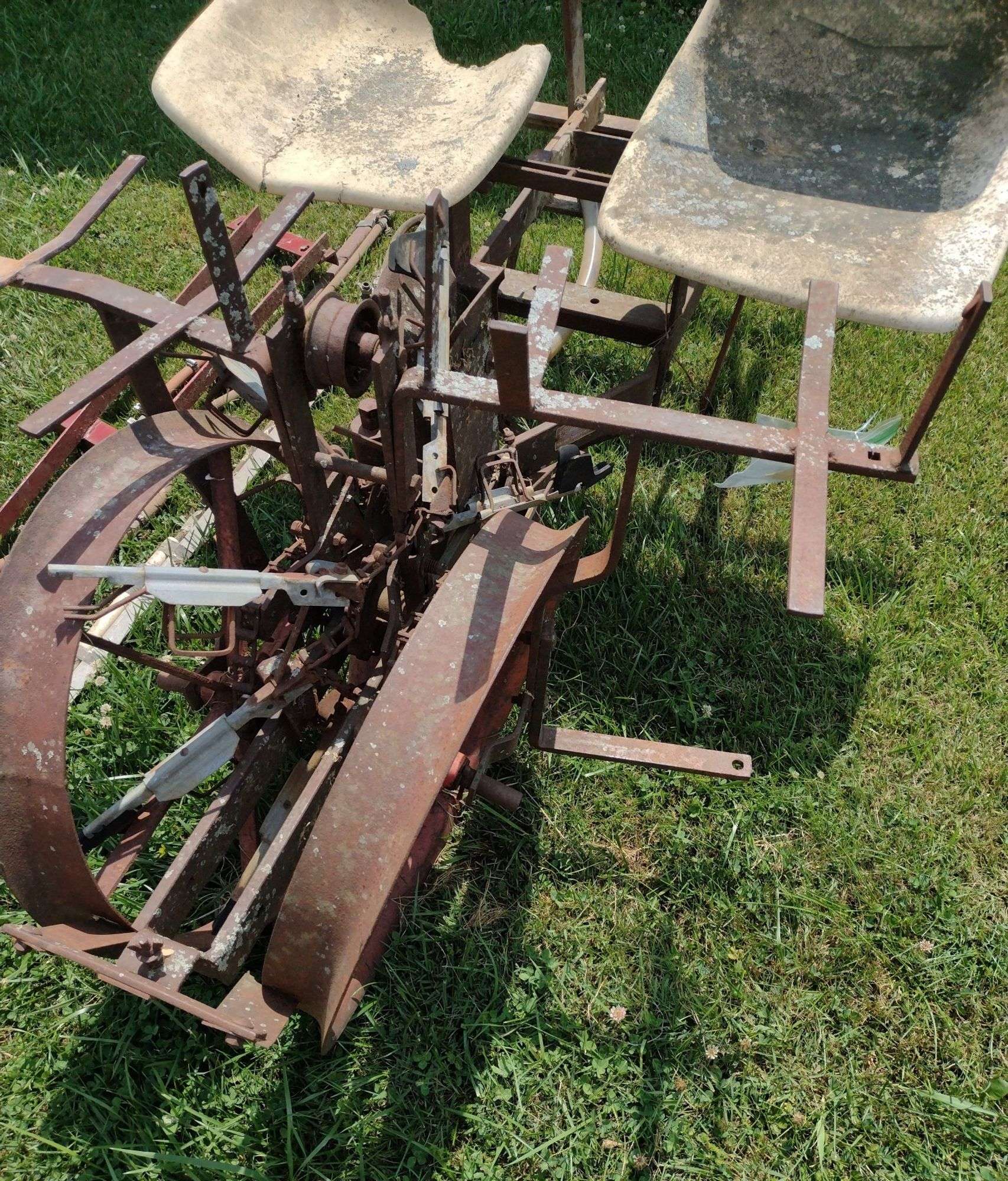 Holland 1 row tobacco setter, for parts, but good to plant garden with