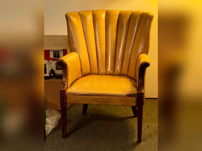 Vintage vinyl chair Northern Kentucky Auction, LLC