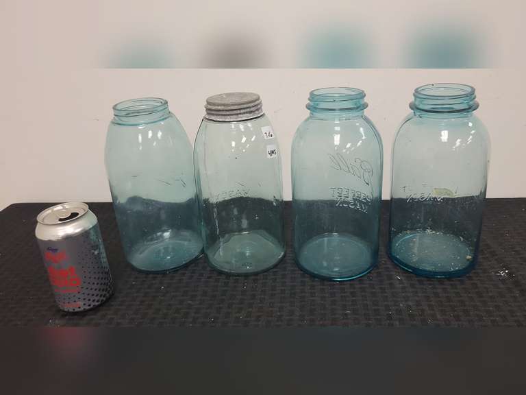 Ball Mason Jars - One with Zinc Lid
