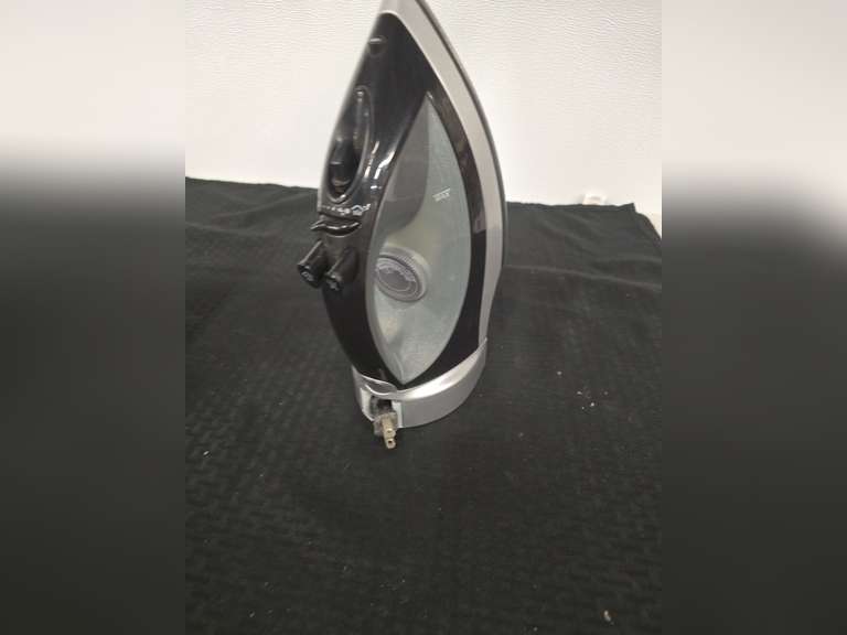 Oster chopper/blender, Hamilton Beach iron, both working Northern