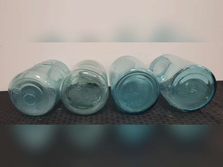 Ball Mason Jars - One with Zinc Lid