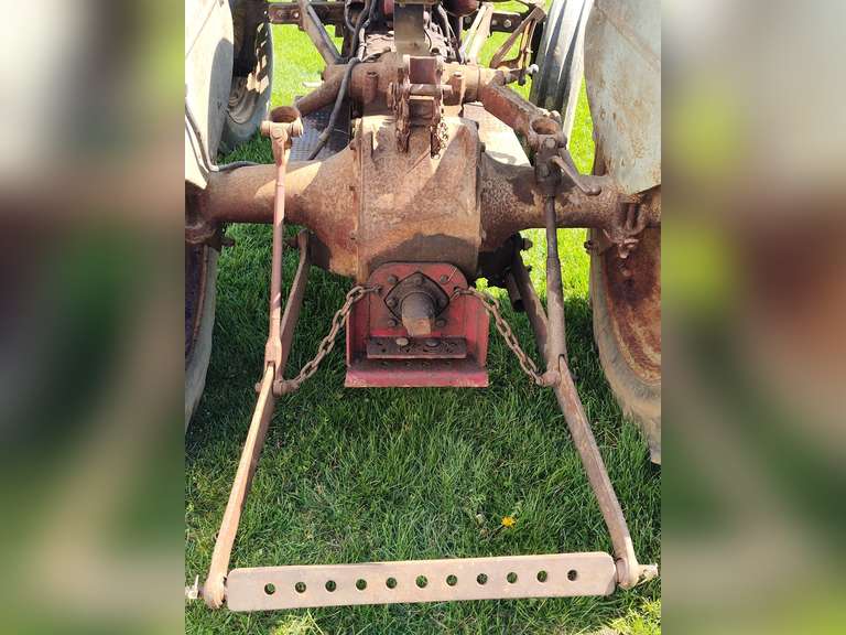 Ford 8N tractordoes run and also has power take off Northern