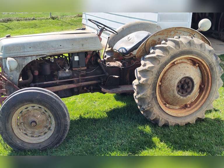 Ford 8N tractordoes run and also has power take off Northern