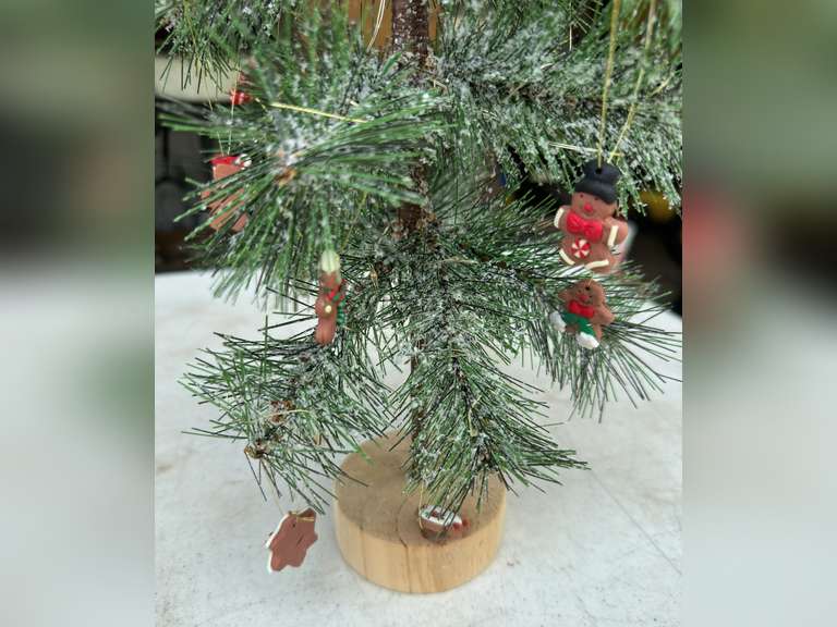17” Christmas Tree (old)