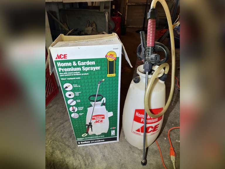 3 Gallon tank sprayer, seems to be holding pressure