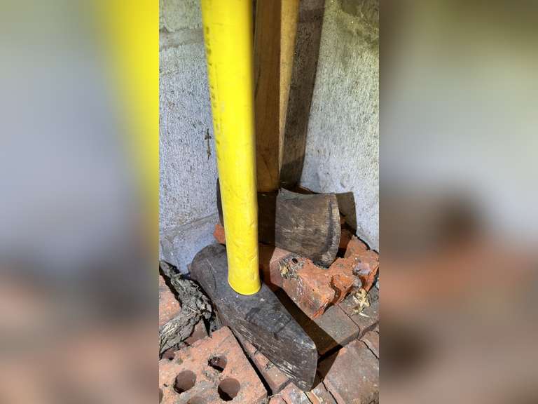 Axe and a splitter axe