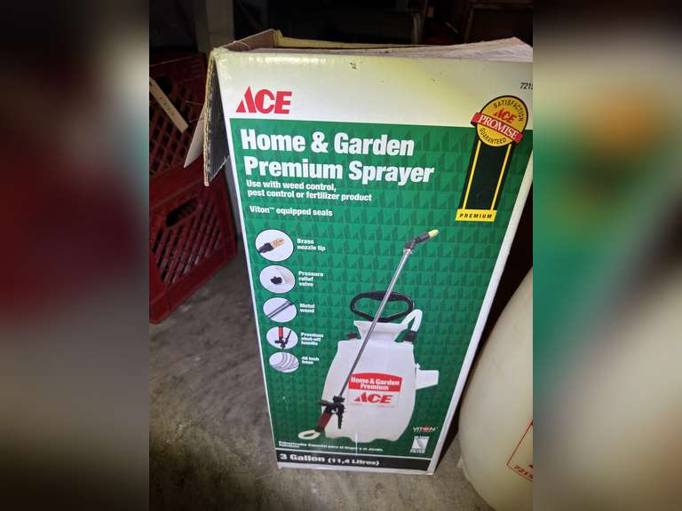 3 Gallon tank sprayer, seems to be holding pressure