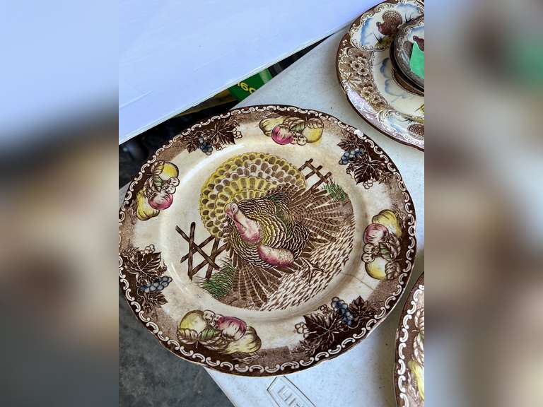 King Tom, a 72’ American tradition  plates (3), Maruta Ware (3), pie plates (2) and 1 vintage K&G Luneville France plate.