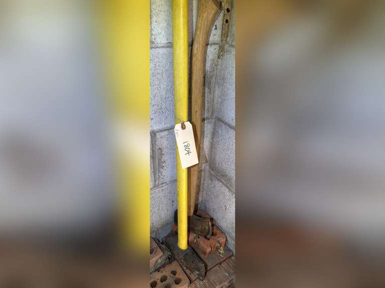 Axe and a splitter axe