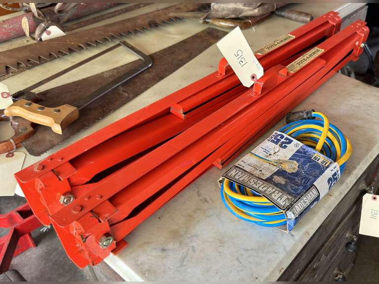 Foldable sawhorses