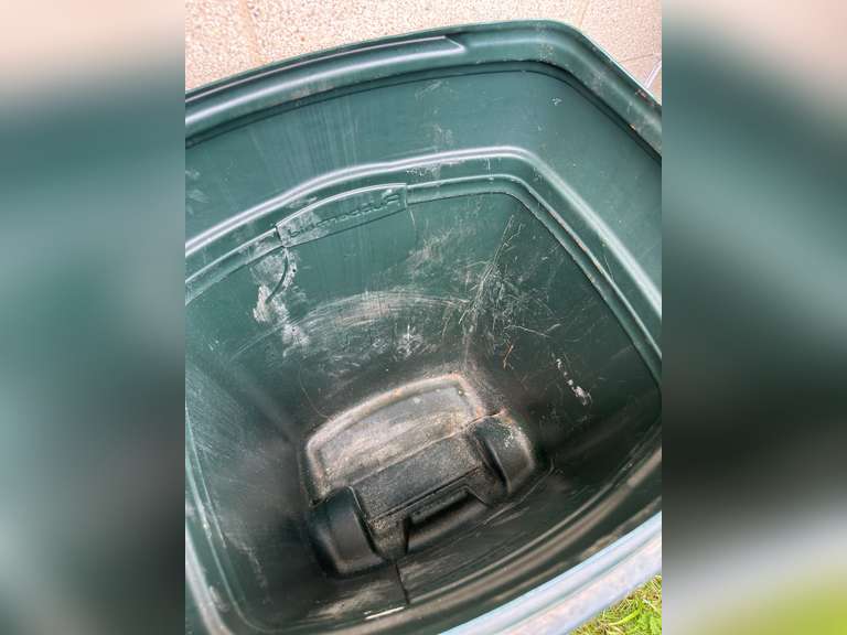 Garbage can