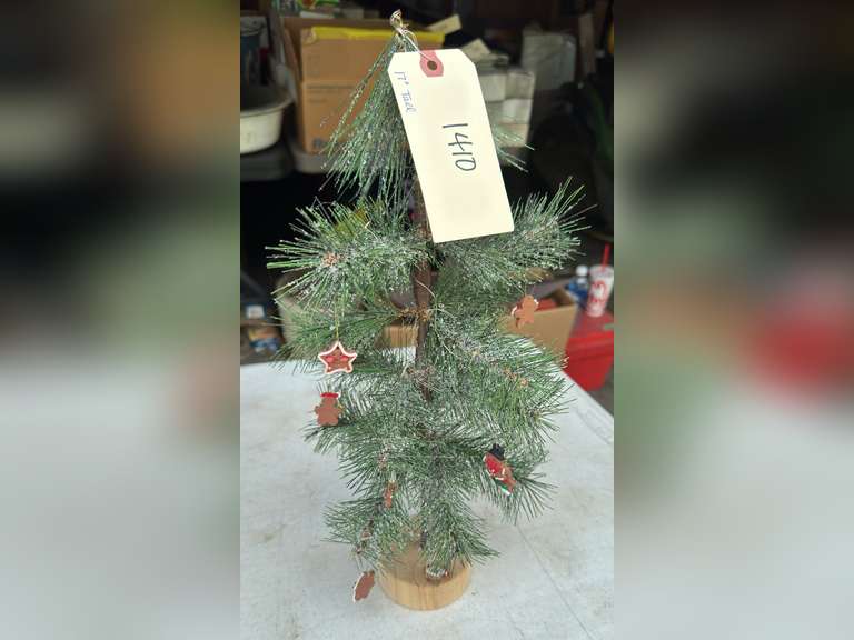 17” Christmas Tree (old)