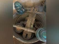 Galvanized bucket with insulators
