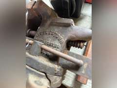 Bench vise, 3 1/2 inch bite