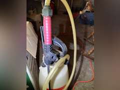 3 Gallon tank sprayer, seems to be holding pressure