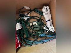 4 Outlet stakes and power cords.