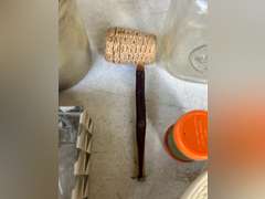 Miscellaneous household decoratives.