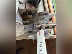 Bench vise, 3 1/2 inch bite
